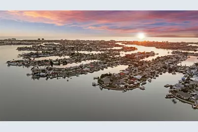 7821 3rd Avenue S, Saint Petersburg, FL 33707 - Photo 3