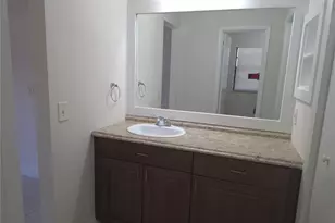 10410 N Ojus Dr, Tampa, FL 33617 - Photo 11