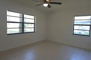 10410 N Ojus Dr, Tampa, FL 33617 - Photo 9