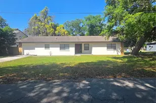 10410 N Ojus Dr, Tampa, FL 33617 - Photo 3