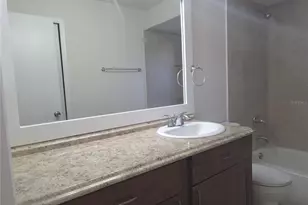 10410 N Ojus Dr, Tampa, FL 33617 - Photo 7