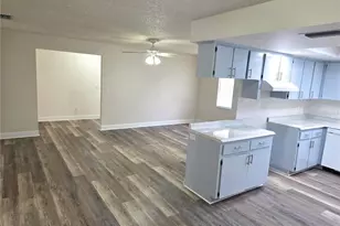 10410 N Ojus Dr, Tampa, FL 33617 - Photo 9