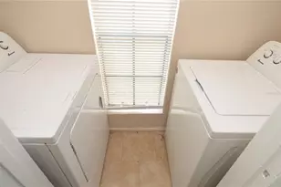 8756 Mallard Reserve Dr, Tampa, FL 33614 - Photo 9