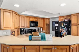 1916 Cloverdale Ct, Lutz, FL 33549 - Photo 9