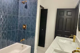 2118 S Venus St, Tampa, FL 33629 - Photo 15