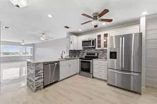 100 Bluff View Dr, Belleair Bluffs, FL 33770 - Photo 5