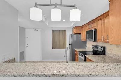 4902 38th Way S #109, Saint Petersburg, FL 33711 - Photo 3