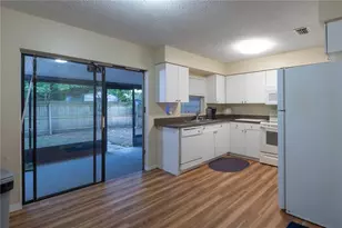4705 Serena Dr, Tampa, FL 33617 - Photo 11