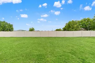 7512 Wallflower Trl, Wesley Chapel, FL 33545 - Photo 5