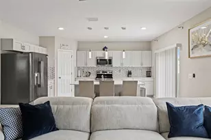 7512 Wallflower Trl, Wesley Chapel, FL 33545 - Photo 11