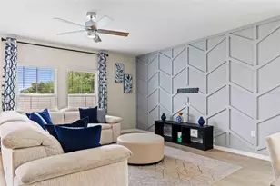 7512 Wallflower Trl, Wesley Chapel, FL 33545 - Photo 5
