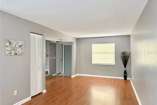 5156 Tennis Ct Cir, Tampa, FL 33617 - Photo 3