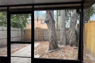 5156 Tennis Ct Cir, Tampa, FL 33617 - Photo 27