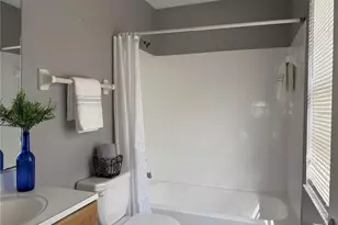 5156 Tennis Ct Cir, Tampa, FL 33617 - Photo 15