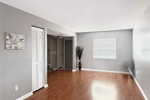 5156 Tennis Ct Cir, Tampa, FL 33617 - Photo 7