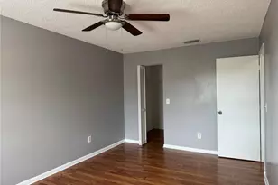 5156 Tennis Ct Cir, Tampa, FL 33617 - Photo 15