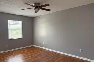5156 Tennis Ct Cir, Tampa, FL 33617 - Photo 13
