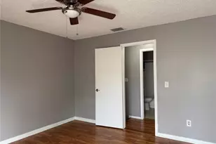 5156 Tennis Ct Cir, Tampa, FL 33617 - Photo 17