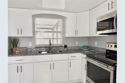 5156 Tennis Court Circle, Tampa, FL 33617 - Photo 11