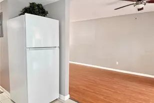 5156 Tennis Ct Cir, Tampa, FL 33617 - Photo 11