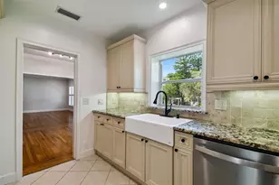 2918 W Coachman Ave, Tampa, FL 33611 - Photo 11