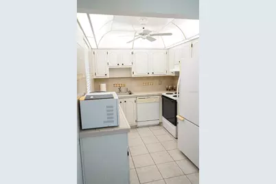 101 Cambridge Trl #205, Sun City Center, FL 33573 - Photo 3