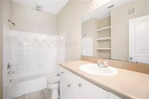 9301 Crescent Loop Cir, Tampa, FL 33619 - Photo 21