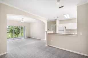 9301 Crescent Loop Cir, Tampa, FL 33619 - Photo 5