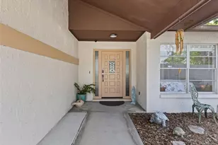 322 Hollowtree Dr, Seffner, FL 33584 - Photo 3