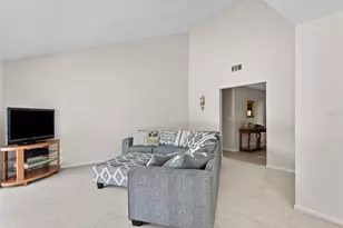 322 Hollowtree Dr, Seffner, FL 33584 - Photo 9