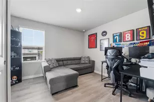 7623 Momentum Pkwy, Wesley Chapel, FL 33545 - Photo 17