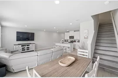 7623 Momentum Parkway, Wesley Chapel, FL 33545 - Photo 9