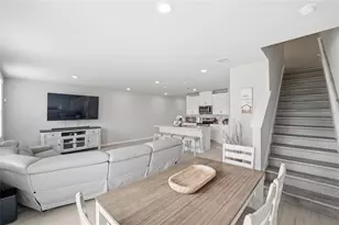 7623 Momentum Pkwy, Wesley Chapel, FL 33545 - Photo 9