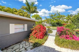 209 Bandera Way NE, Saint Petersburg, FL 33704 - Photo 5