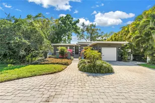 209 Bandera Way NE, Saint Petersburg, FL 33704 - Photo 1