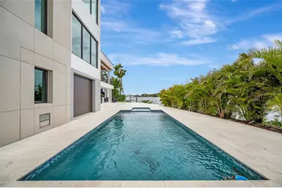 7176 S Shore Drive S, Saint Petersburg, FL 33707 - Photo 13