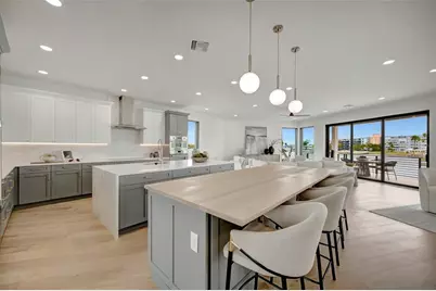 7176 S Shore Drive S, Saint Petersburg, FL 33707 - Photo 15