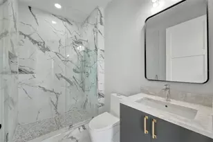 7176 S Shore Dr S, Saint Petersburg, FL 33707 - Photo 39