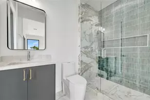 7176 S Shore Dr S, Saint Petersburg, FL 33707 - Photo 23