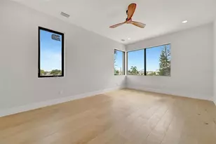 7176 S Shore Dr S, Saint Petersburg, FL 33707 - Photo 31