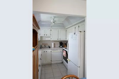 101 Cambridge Trl #205, Sun City Center, FL 33573 - Photo 5