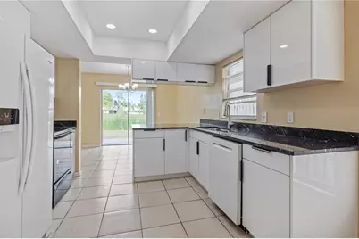 7906 George Washington Lane, Tampa, FL 33637 - Photo 9