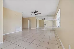7906 George Washington Ln, Tampa, FL 33637 - Photo 3