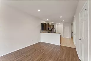 4912 White Sanderling Ct, Tampa, FL 33619 - Photo 15
