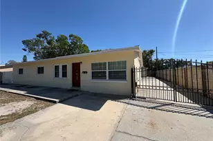 218 Lewis Blvd SE, Saint Petersburg, FL 33705 - Photo 1