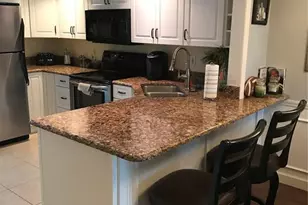 10380 Carrollwood Ln, Tampa, FL 33618 - Photo 5