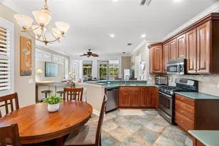 1242 Lyndhurst Greens Dr, Sun City Center, FL 33573 - Photo 9