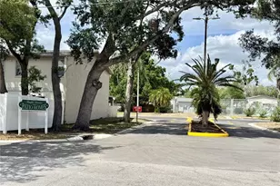 5229 Tennis Ct Cir, Tampa, FL 33617 - Photo 21