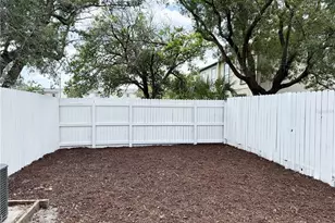 5229 Tennis Ct Cir, Tampa, FL 33617 - Photo 19