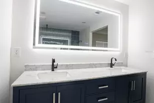 300 84th Ave NE, Saint Petersburg, FL 33702 - Photo 17